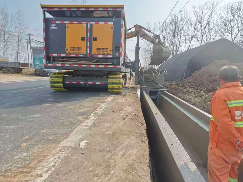 道路两侧水沟滑模机——公路建设效率提升的核心装备